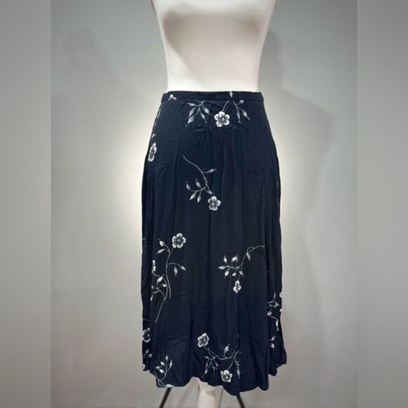 SALE! Black Vintage Worthington Floral Midi Skirt Size 8P EUC - Picture 1 of 6